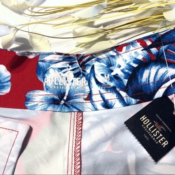 HOLLISTER NWT Hawaiian Board Short in Red Floral - Picture 5 of 7